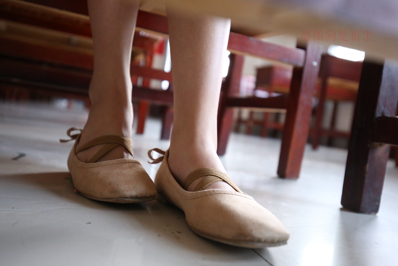 图片[142]-大西瓜爱牙膏-早期作品-Z5-4 电梯冰丝+裸足(2)[180P] – 速更版-美库