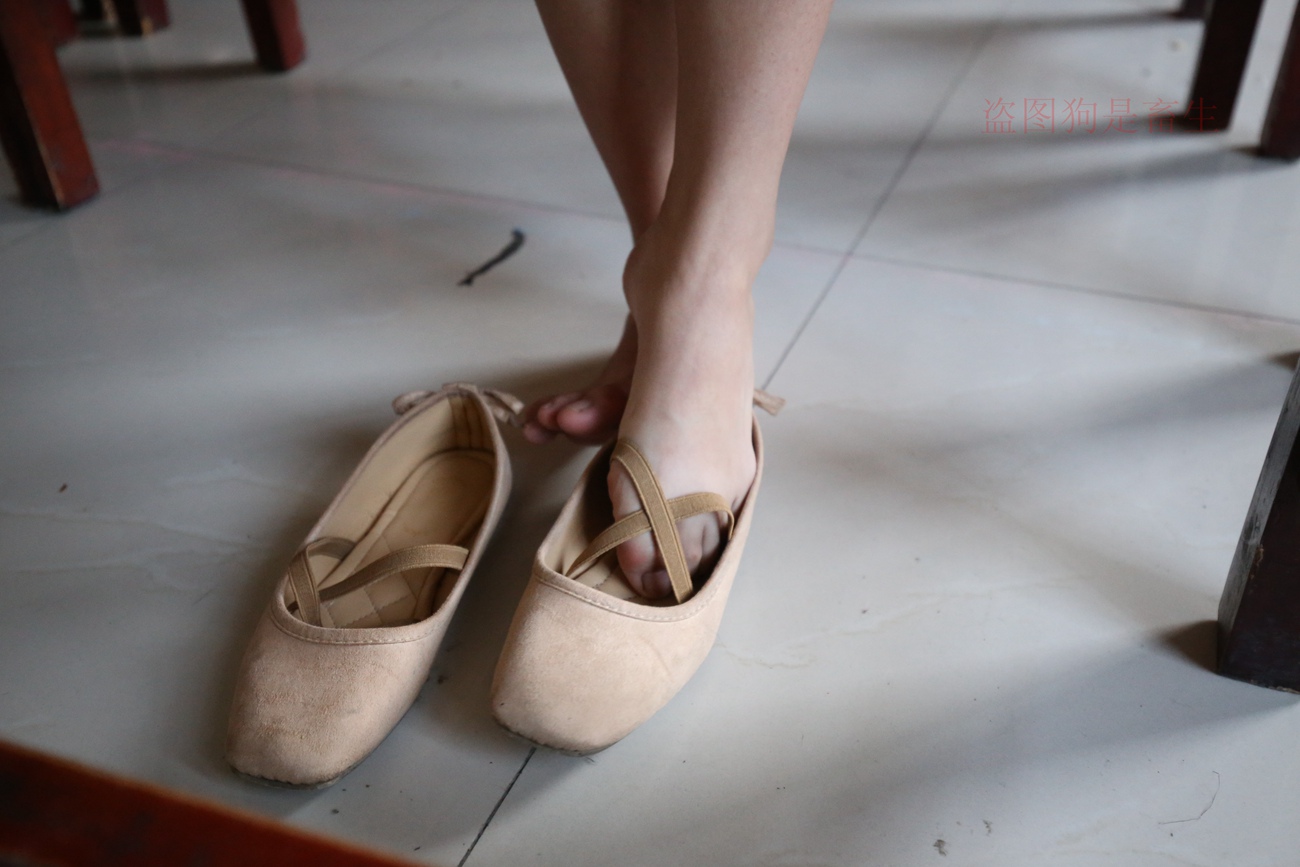 图片[148]-大西瓜爱牙膏-早期作品-Z5-4 电梯冰丝+裸足(2)[180P] – 速更版-美库