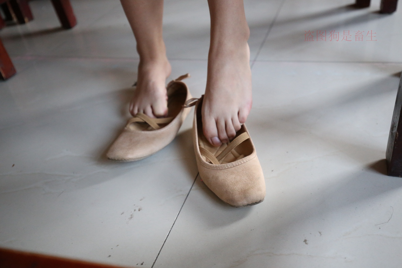 图片[157]-大西瓜爱牙膏-早期作品-Z5-4 电梯冰丝+裸足(2)[180P] – 速更版-美库