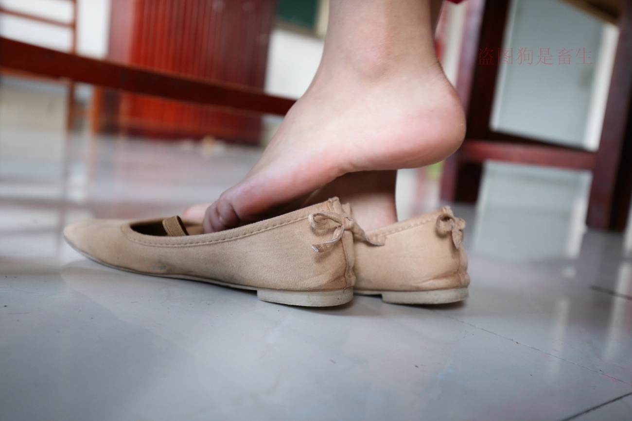 图片[170]-大西瓜爱牙膏-早期作品-Z5-4 电梯冰丝+裸足(2)[180P] – 速更版-美库