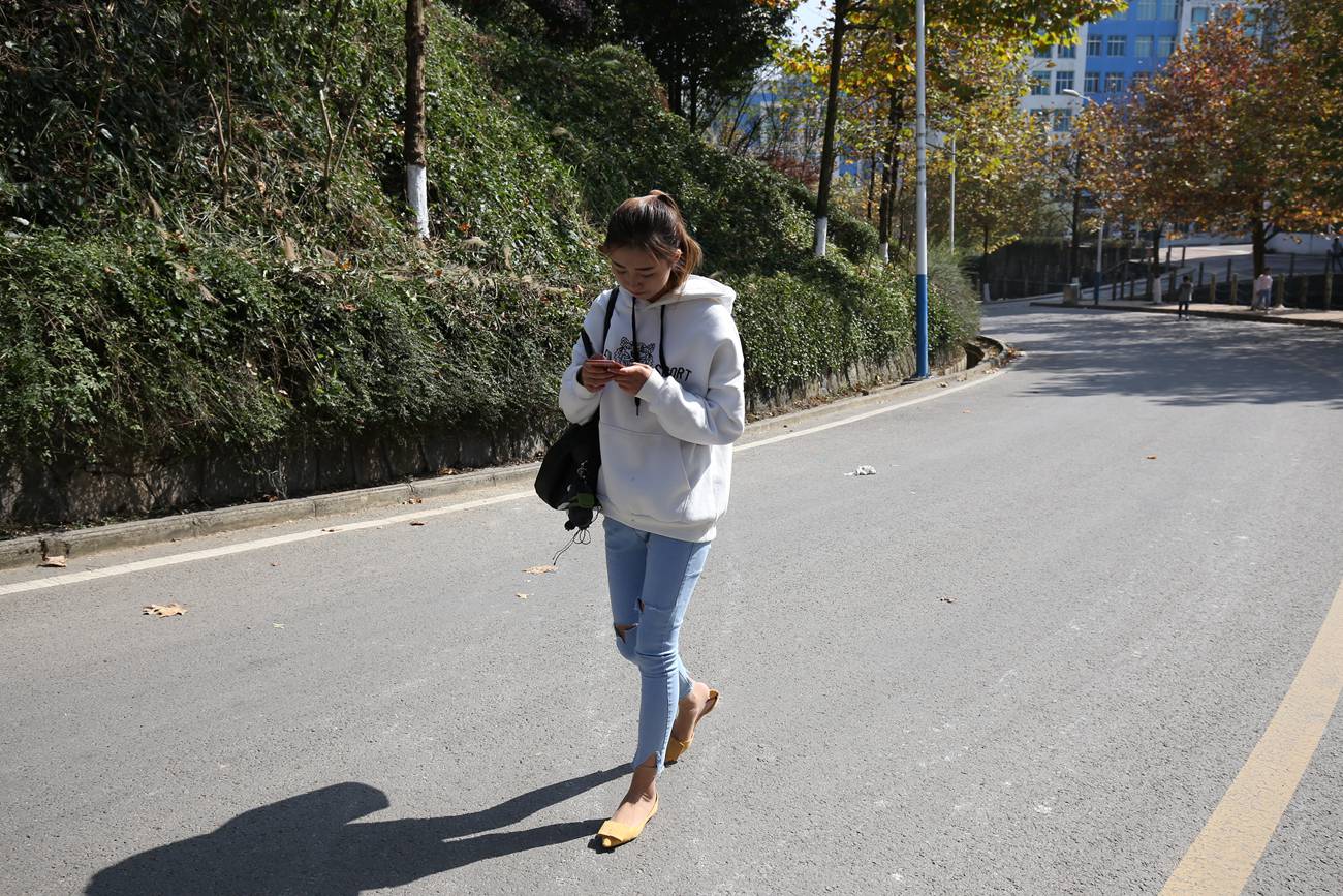 图片[17]-大西瓜爱牙膏-早期作品-Z6-3 模特1 9牛仔短丝 (2)[137P] – 速更版-美库