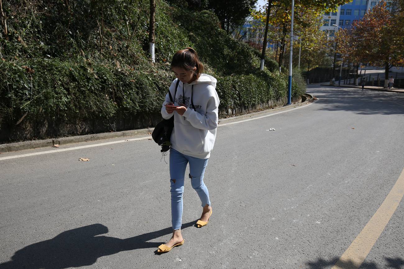 图片[18]-大西瓜爱牙膏-早期作品-Z6-3 模特1 9牛仔短丝 (2)[137P] – 速更版-美库