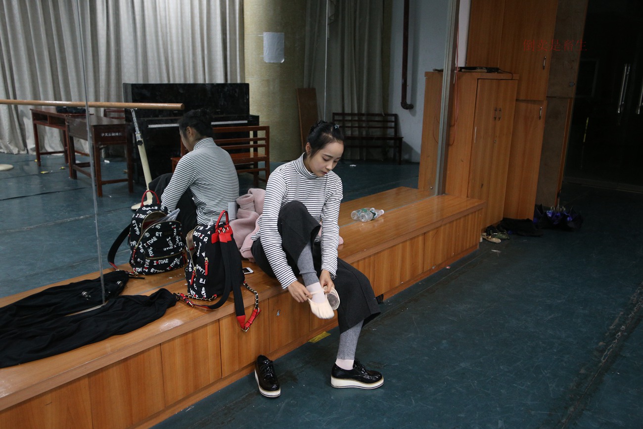 图片[90]-大西瓜爱牙膏-早期作品-Z6-4 模特2 月下舞蹈 (1)[92P] – 速更版-美库