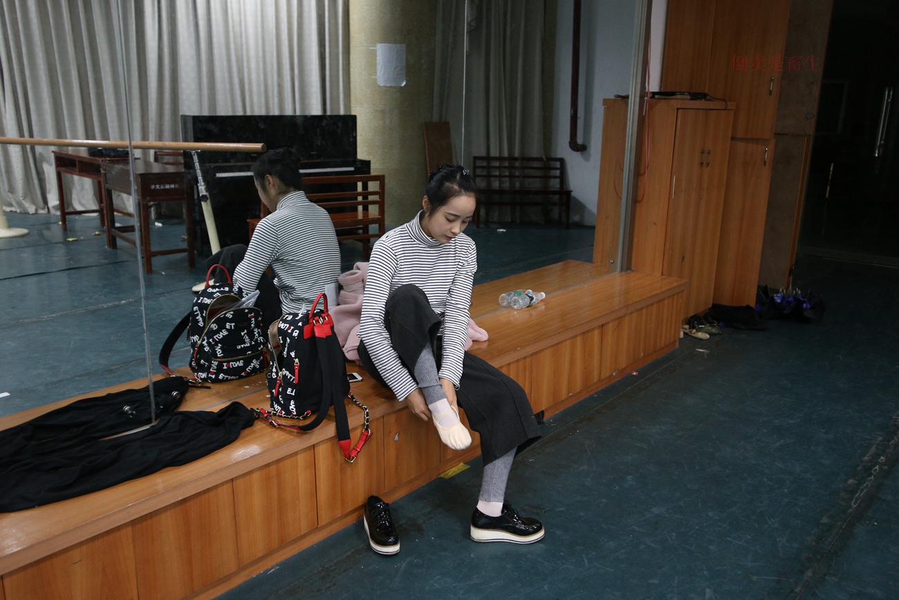 图片[91]-大西瓜爱牙膏-早期作品-Z6-4 模特2 月下舞蹈 (1)[92P] – 速更版-美库