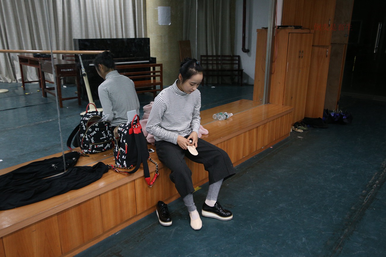 图片[93]-大西瓜爱牙膏-早期作品-Z6-4 模特2 月下舞蹈 (1)[92P] – 速更版-美库