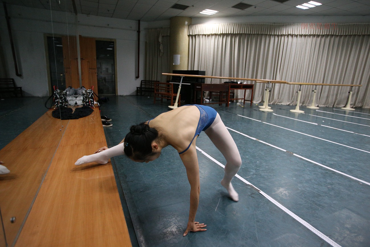 图片[30]-大西瓜爱牙膏-早期作品-Z6-4 模特2 月下舞蹈 (3)[104P] – 速更版-美库