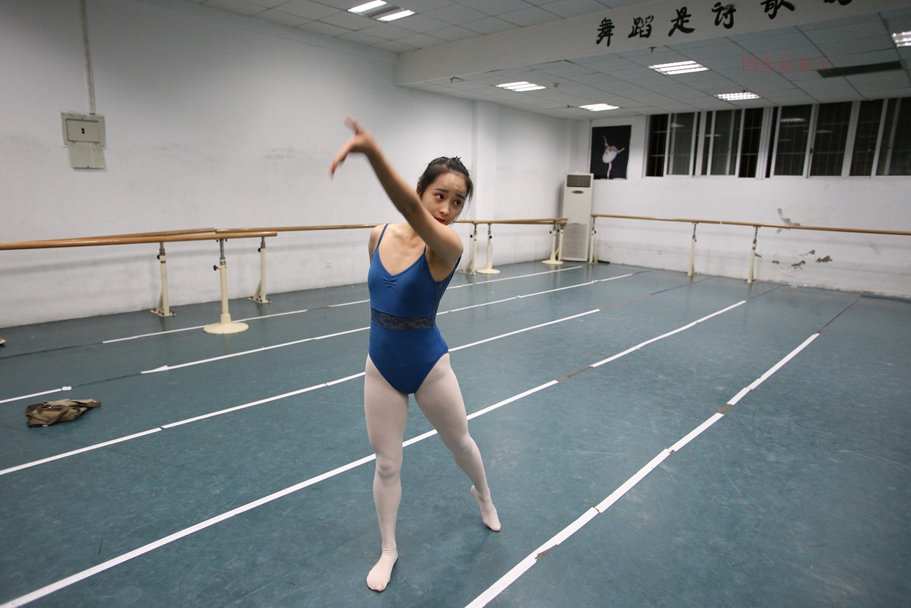 图片[73]-大西瓜爱牙膏-早期作品-Z6-4 模特2 月下舞蹈 (3)[104P] – 速更版-美库