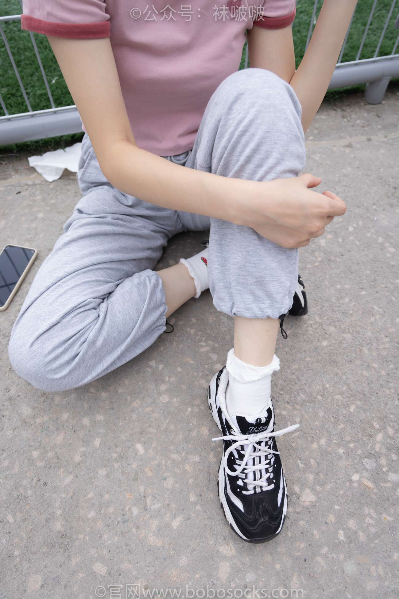 图片[26]-[BoBoSocks袜啵啵]NO.016 熊熊-斯凯奇运动鞋、棉袜（踩脏）、裸足[147P] – 速更版-美库