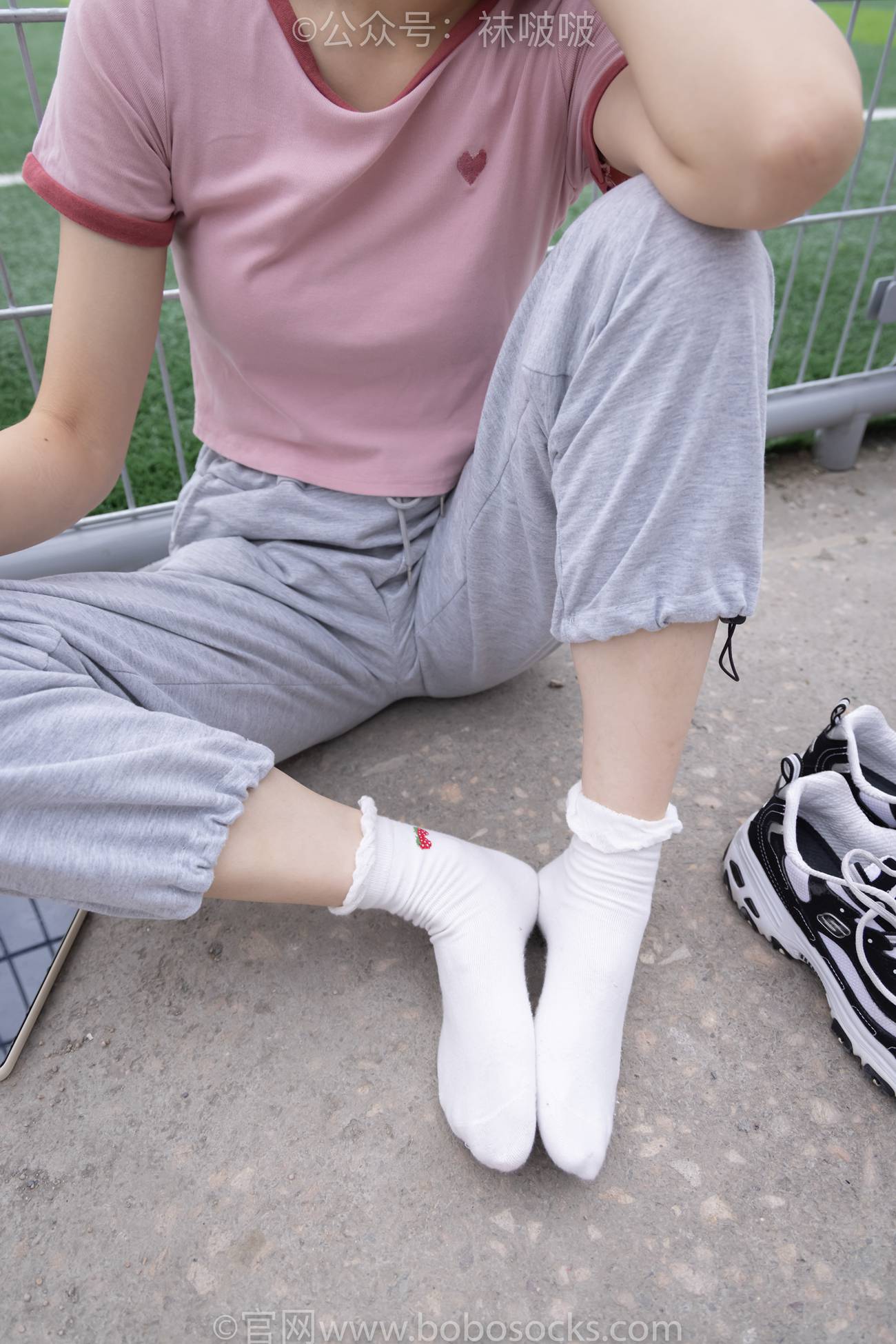 图片[60]-[BoBoSocks袜啵啵]NO.016 熊熊-斯凯奇运动鞋、棉袜（踩脏）、裸足[147P] – 速更版-美库