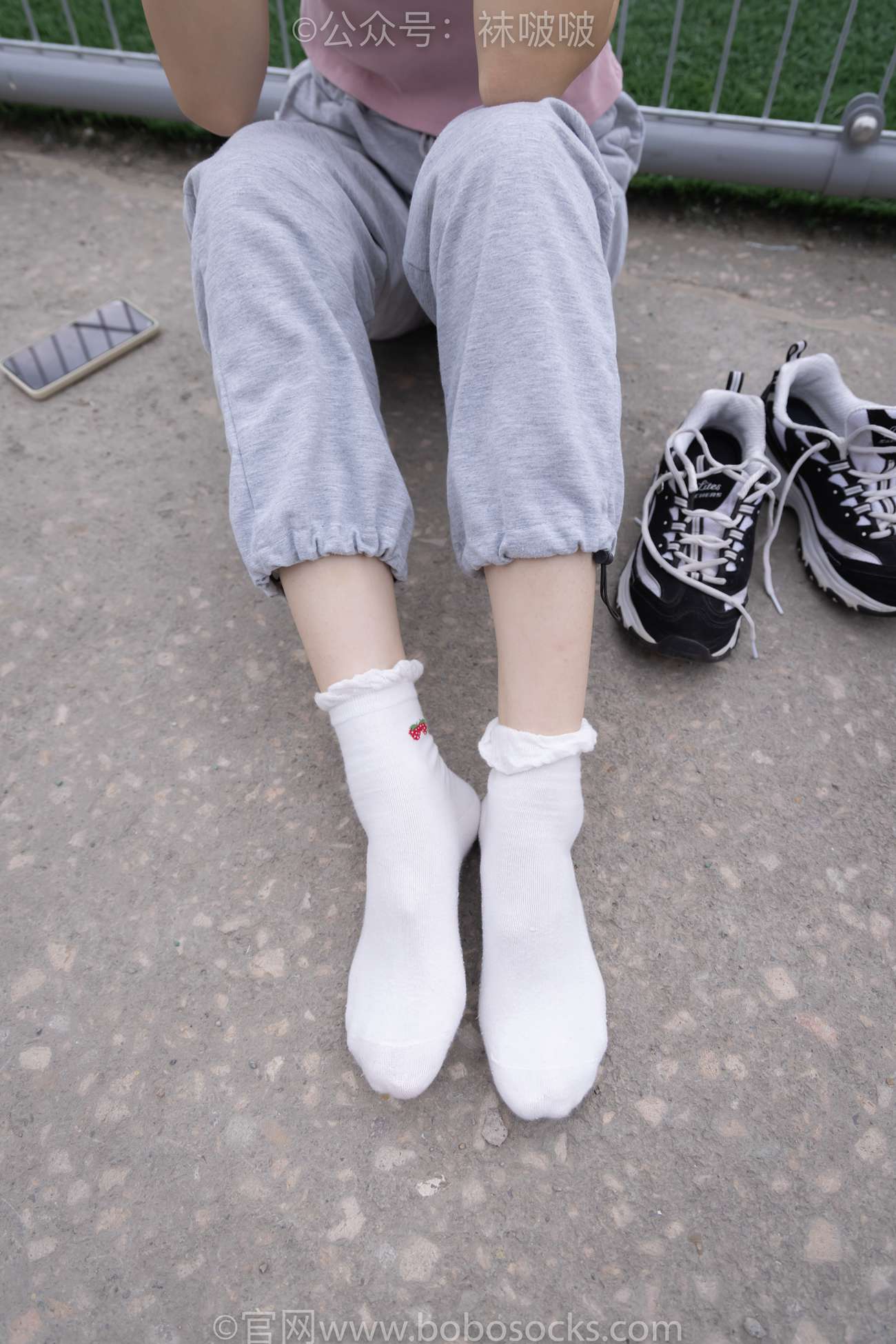 图片[66]-[BoBoSocks袜啵啵]NO.016 熊熊-斯凯奇运动鞋、棉袜（踩脏）、裸足[147P] – 速更版-美库