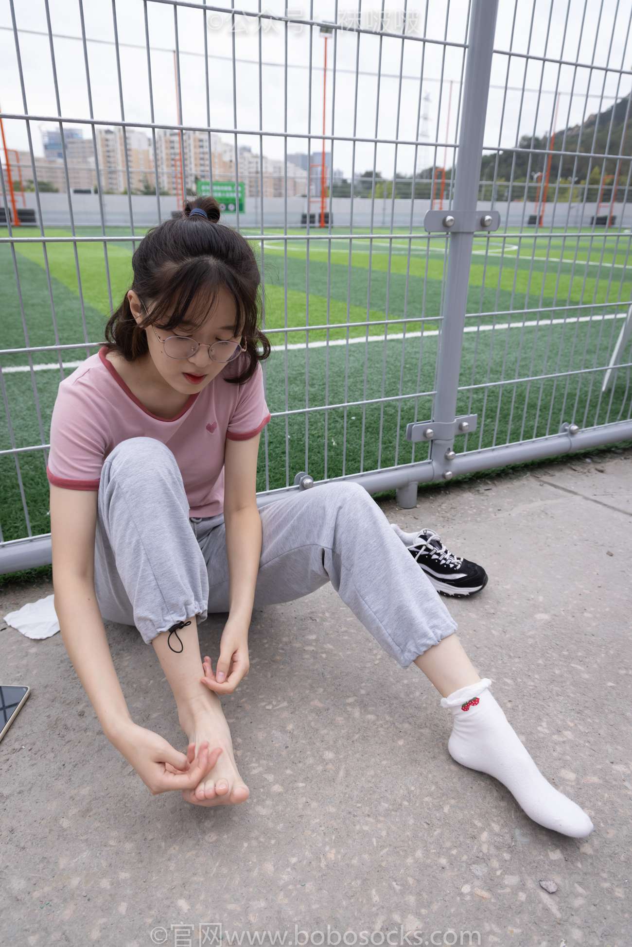 图片[98]-[BoBoSocks袜啵啵]NO.016 熊熊-斯凯奇运动鞋、棉袜（踩脏）、裸足[147P] – 速更版-美库