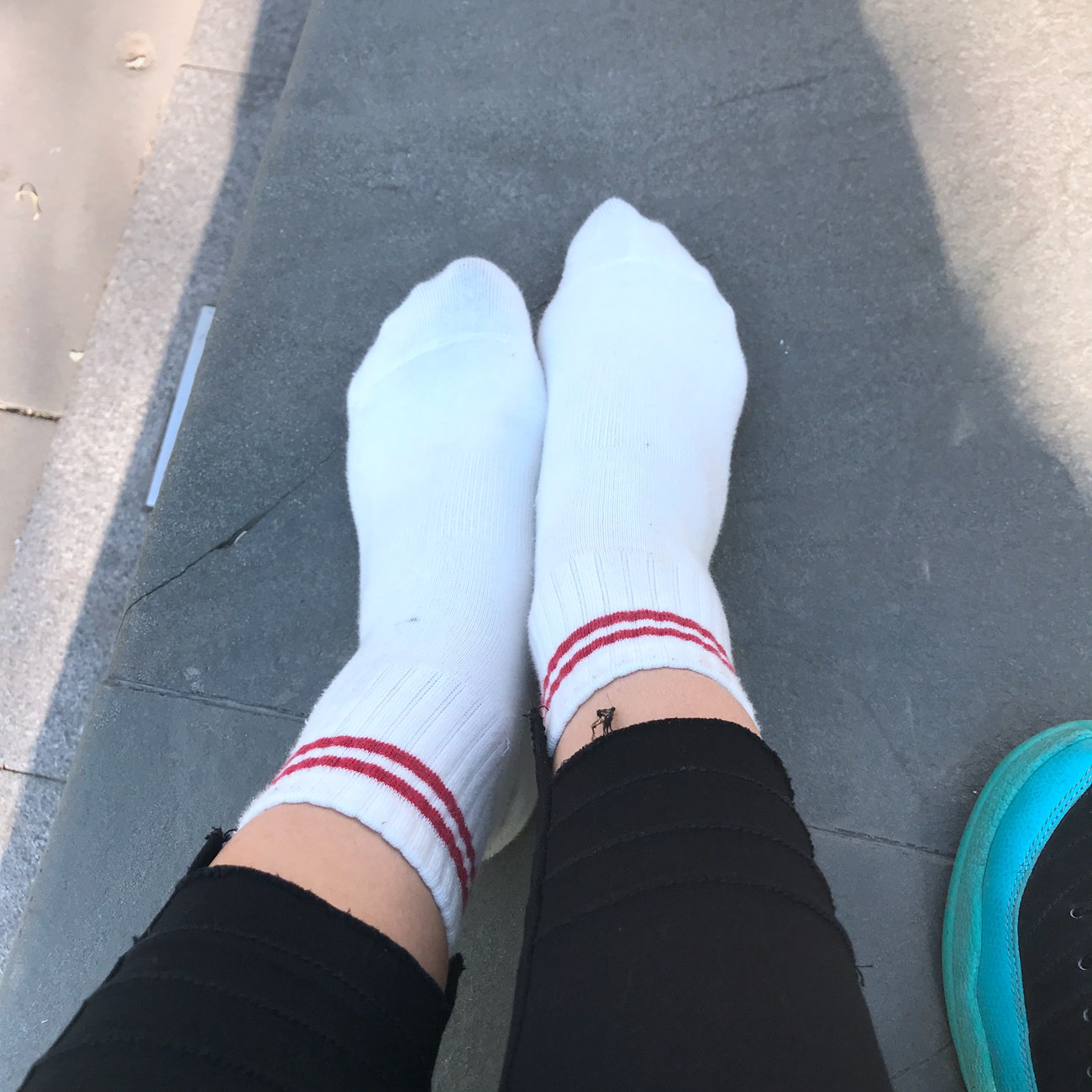 图片[22]-安乔乔儿(Nia乔乔) 户外露脚脚[80P] – 速更版-美库