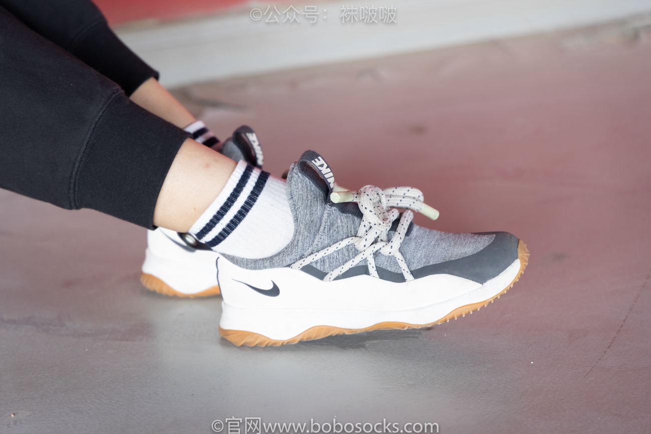 图片[13]-[BoBoSocks袜啵啵]NO.018 木木-运动鞋、白棉袜、裸足[136P] – 速更版-美库