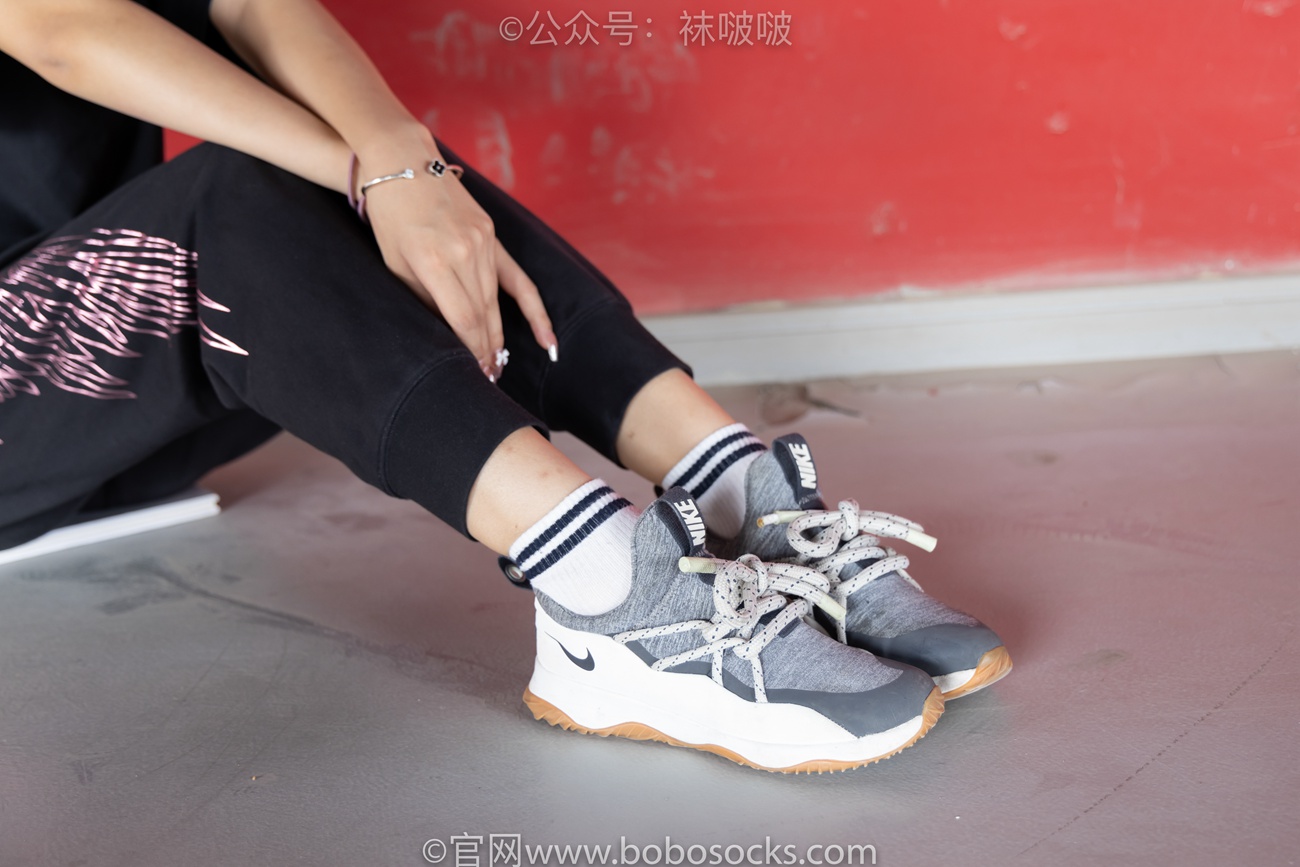 图片[25]-[BoBoSocks袜啵啵]NO.018 木木-运动鞋、白棉袜、裸足[136P] – 速更版-美库