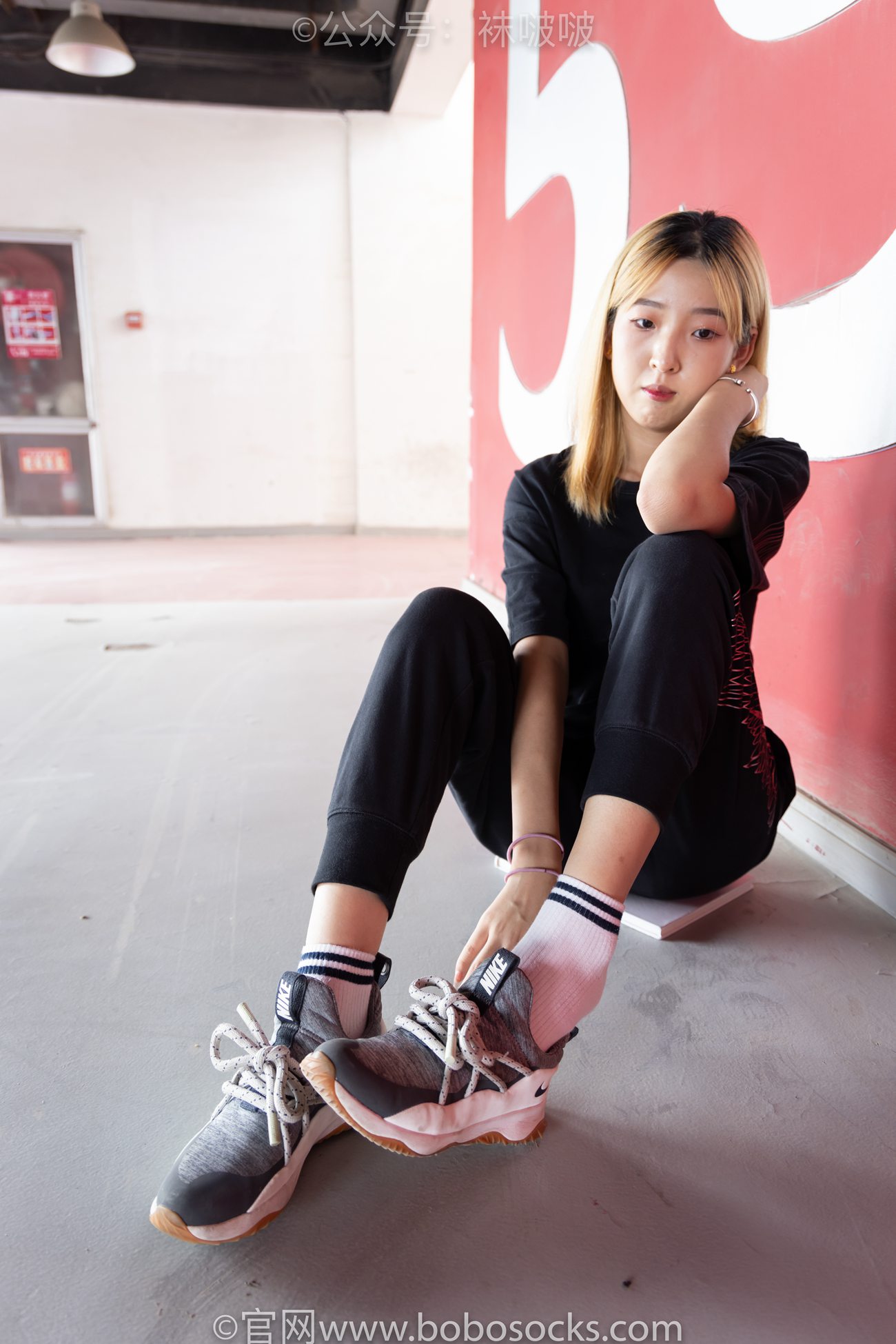 图片[28]-[BoBoSocks袜啵啵]NO.018 木木-运动鞋、白棉袜、裸足[136P] – 速更版-美库