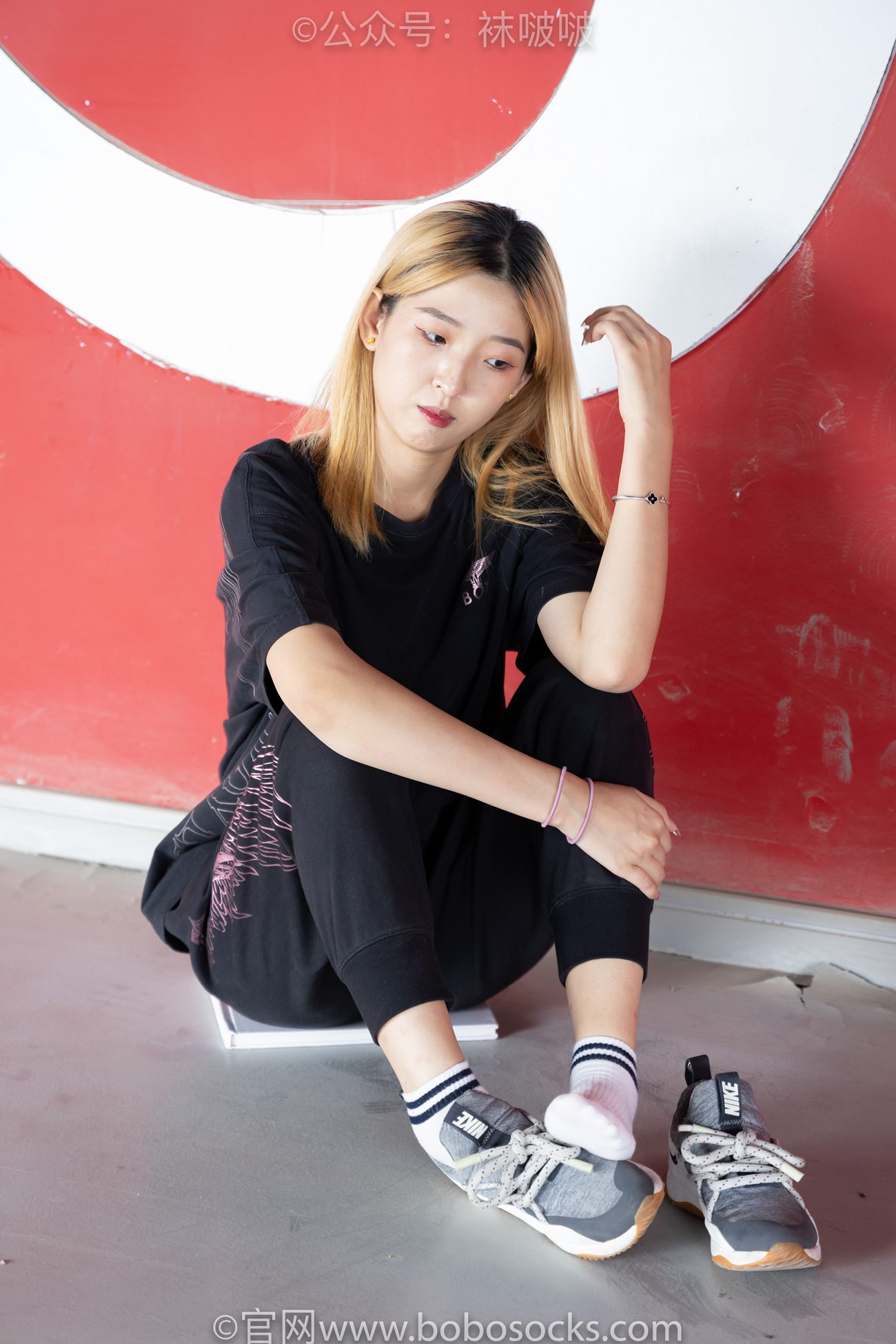 图片[33]-[BoBoSocks袜啵啵]NO.018 木木-运动鞋、白棉袜、裸足[136P] – 速更版-美库