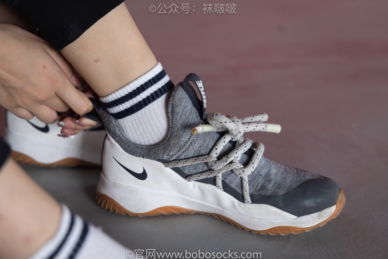 图片[130]-[BoBoSocks袜啵啵]NO.018 木木-运动鞋、白棉袜、裸足[136P] – 速更版-美库