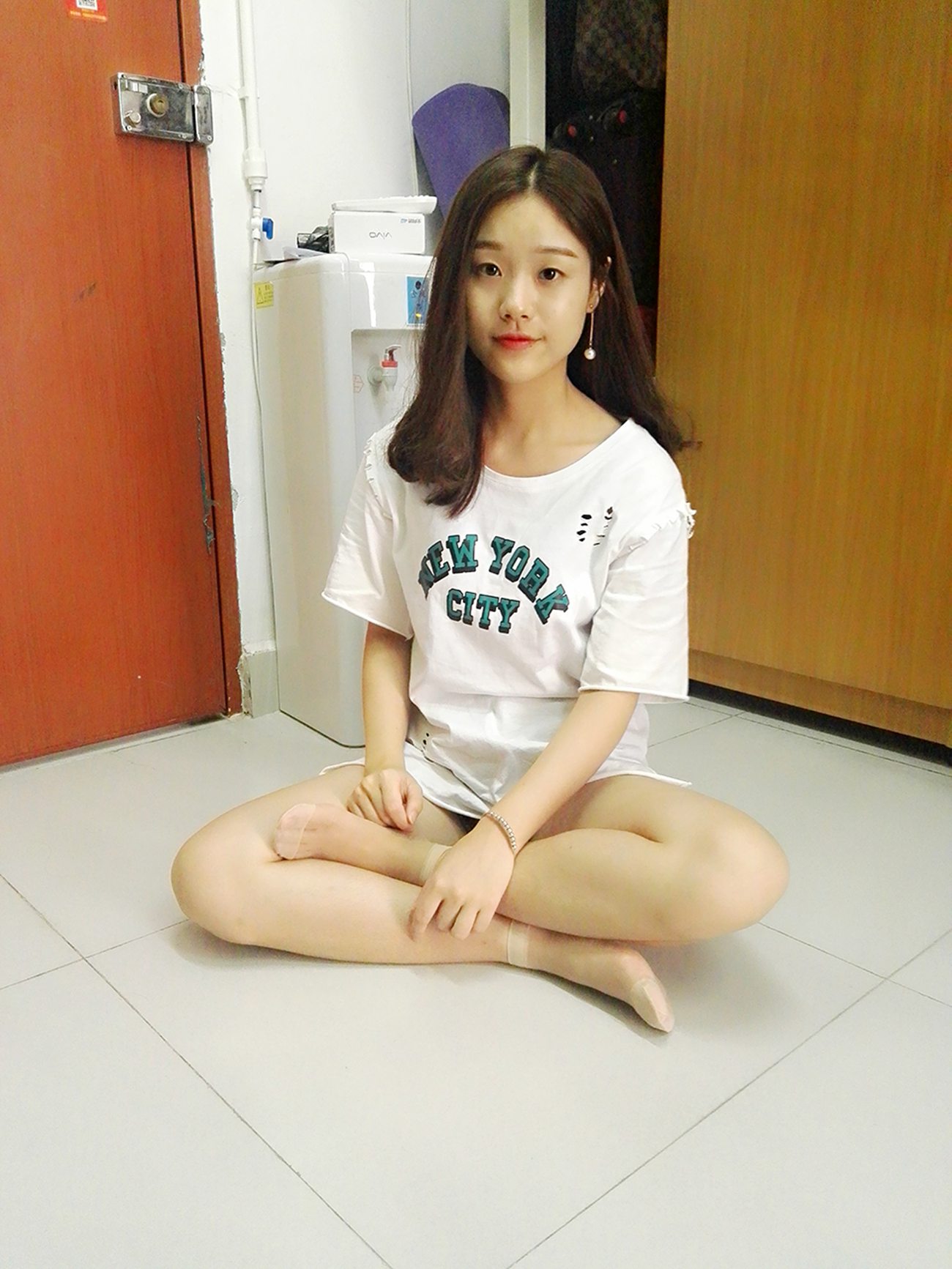 图片[25]-学妹校园寝室短丝系列025期 林薇[49P] – 速更版-美库