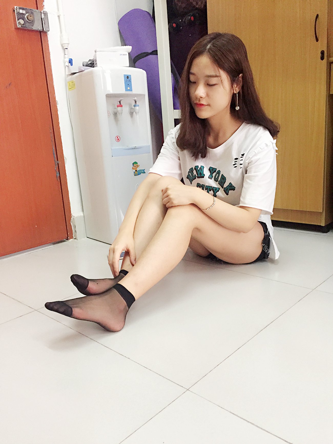 图片[28]-学妹校园寝室短丝系列025期 林薇[49P] – 速更版-美库