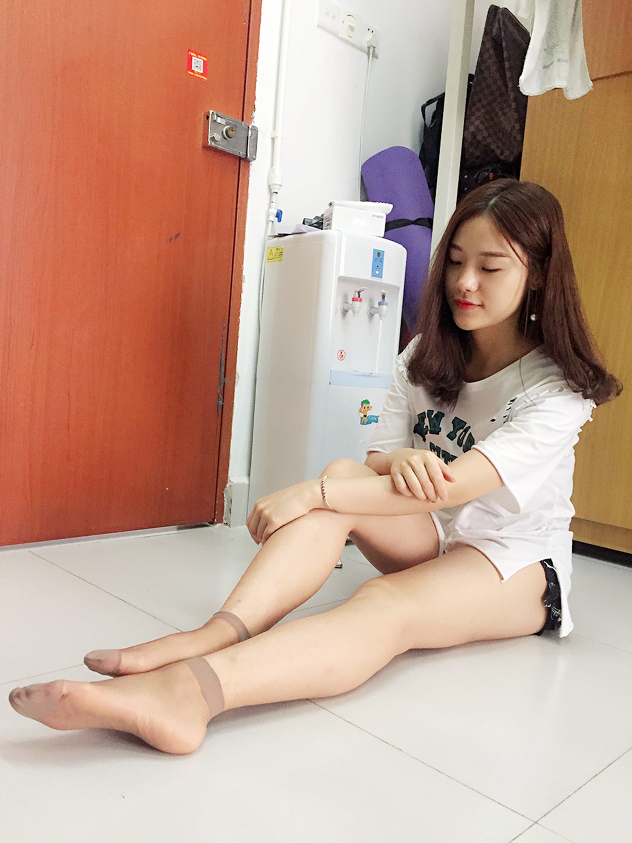 图片[44]-学妹校园寝室短丝系列025期 林薇[49P] – 速更版-美库