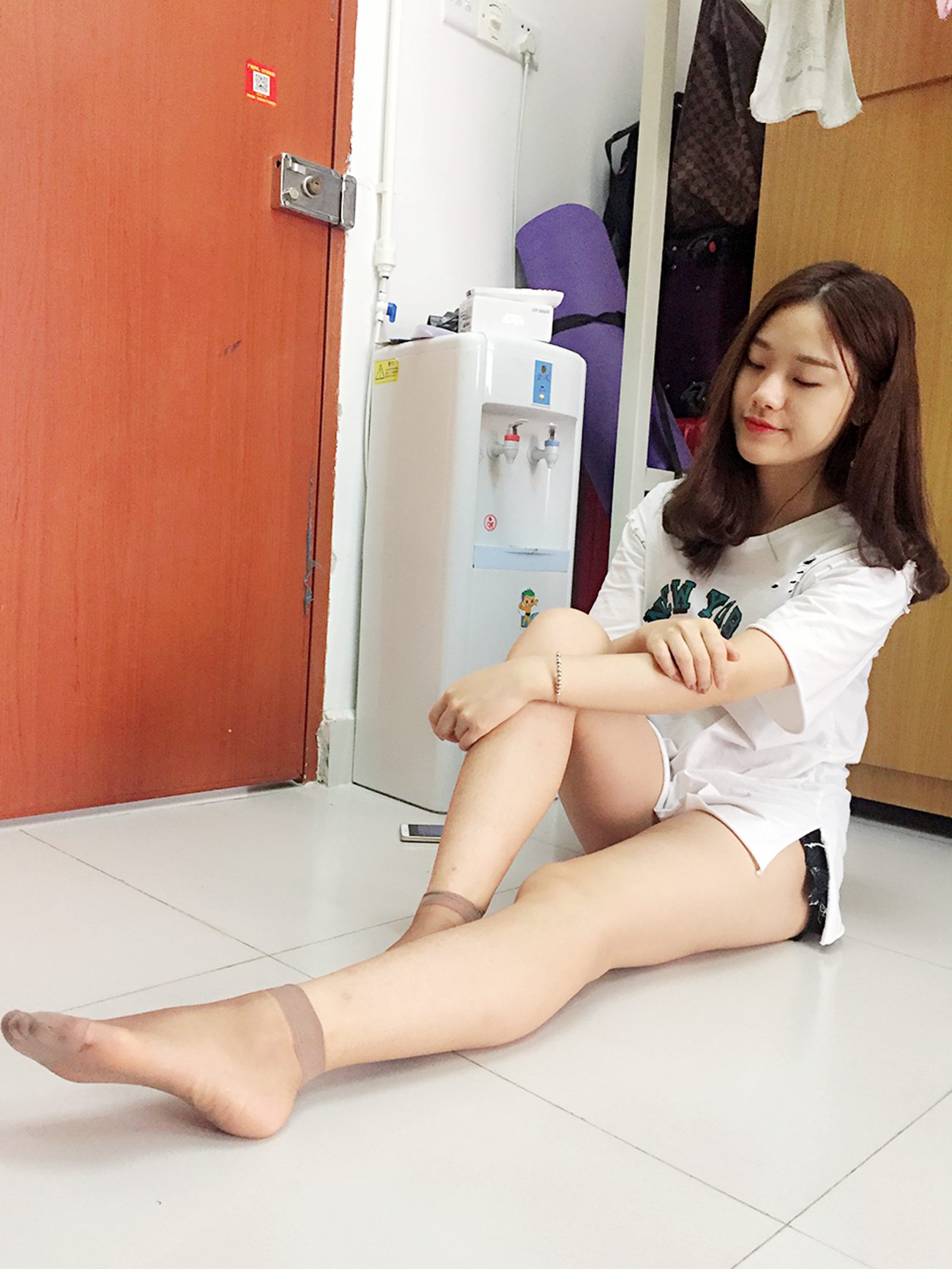 图片[45]-学妹校园寝室短丝系列025期 林薇[49P] – 速更版-美库