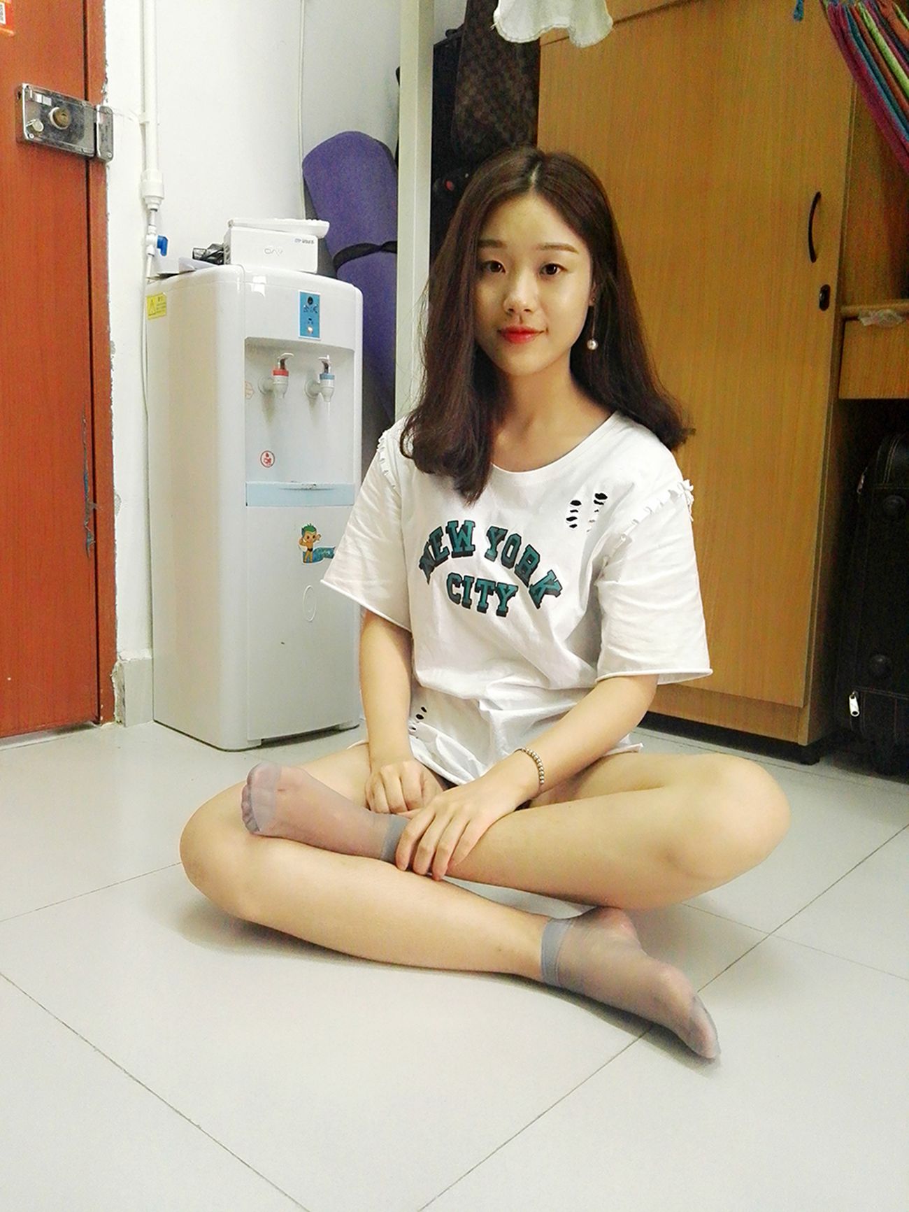 图片[50]-学妹校园寝室短丝系列025期 林薇[49P] – 速更版-美库