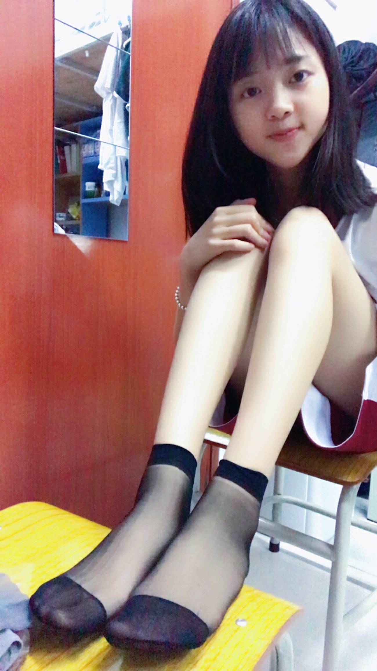 图片[37]-学妹校园寝室短丝系列035期 清茹[39P] – 速更版-美库