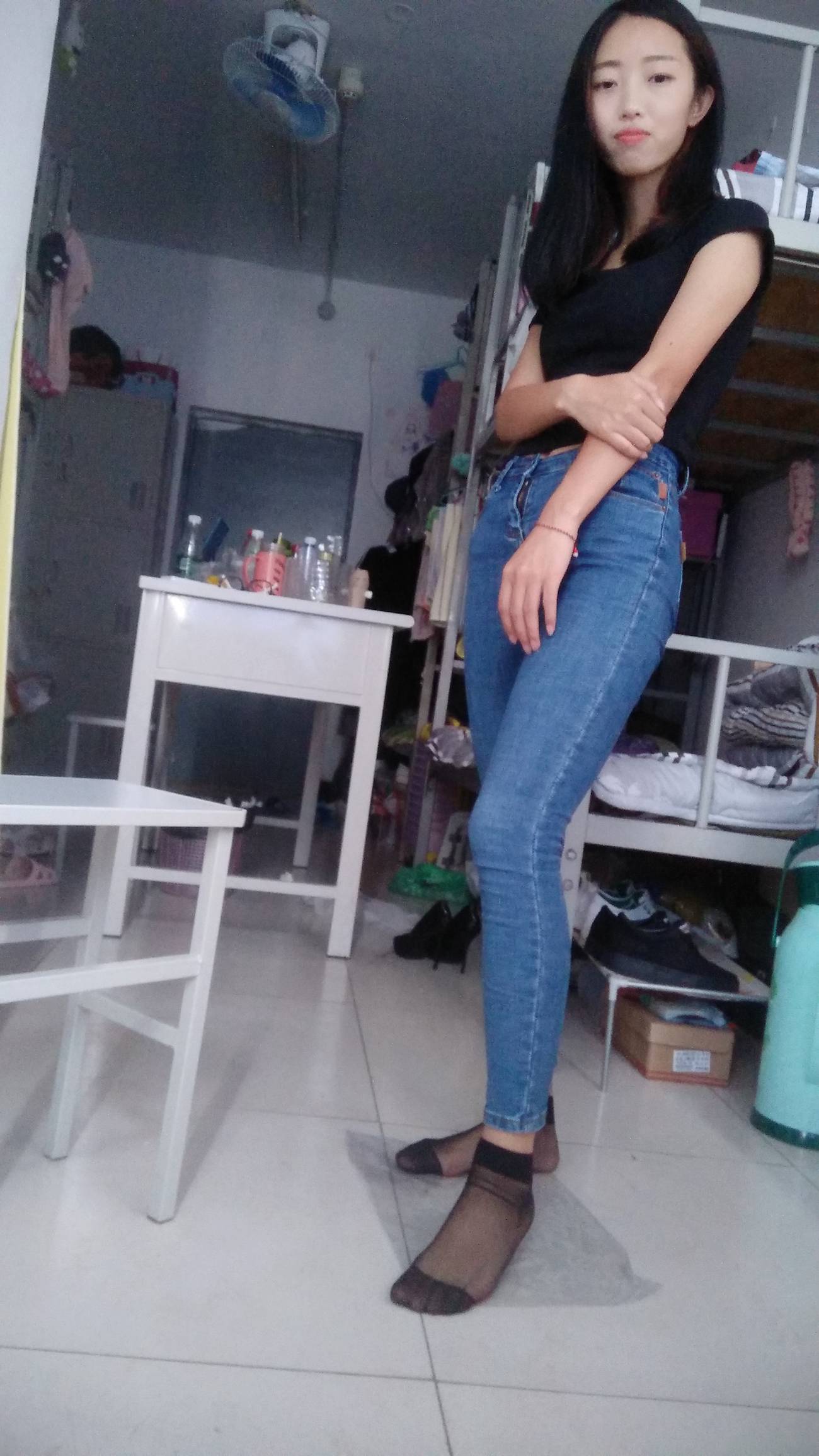 图片[101]-学妹校园寝室短丝系列034期 卫艺[190P] – 速更版-美库