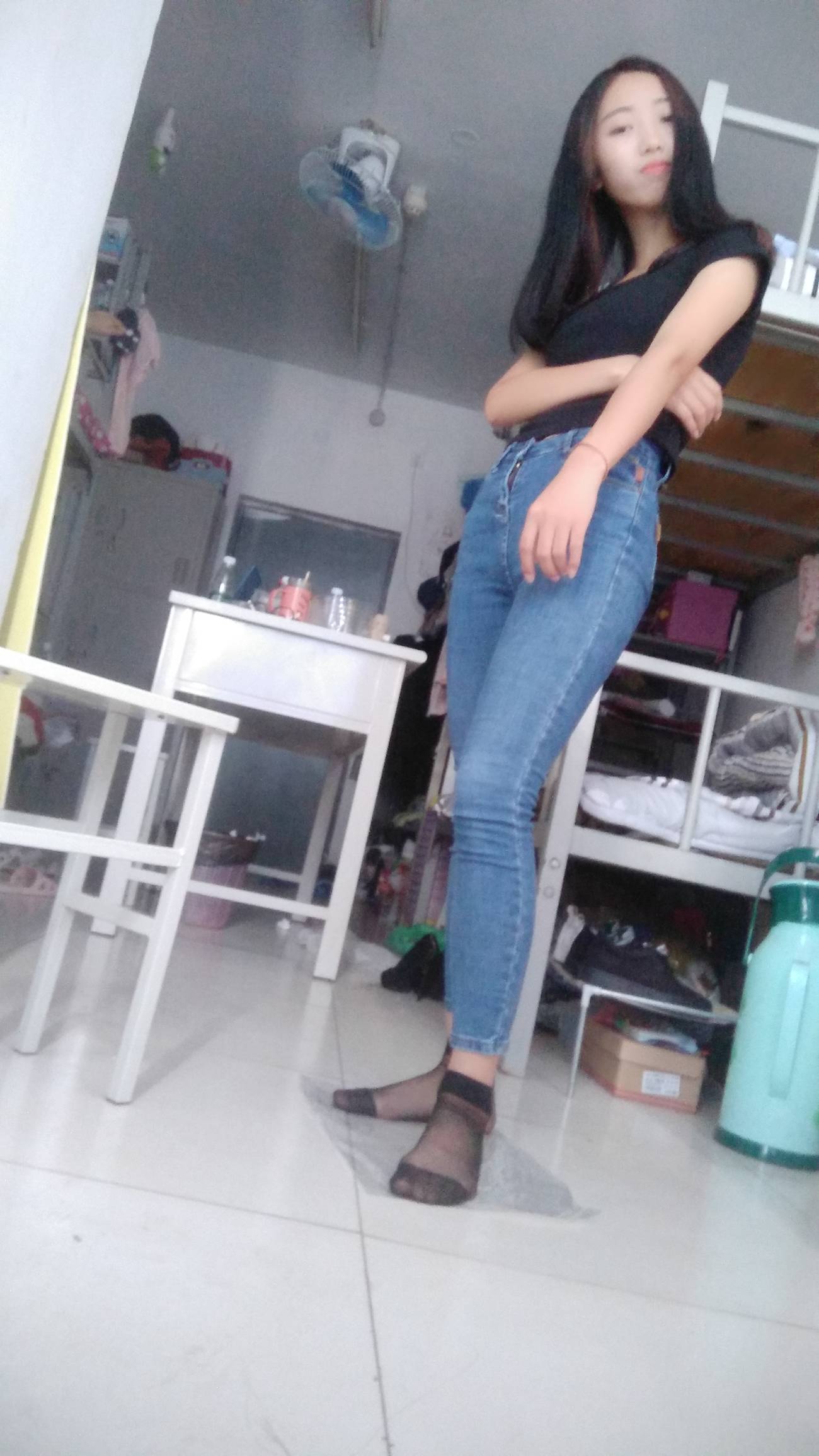 图片[127]-学妹校园寝室短丝系列034期 卫艺[190P] – 速更版-美库