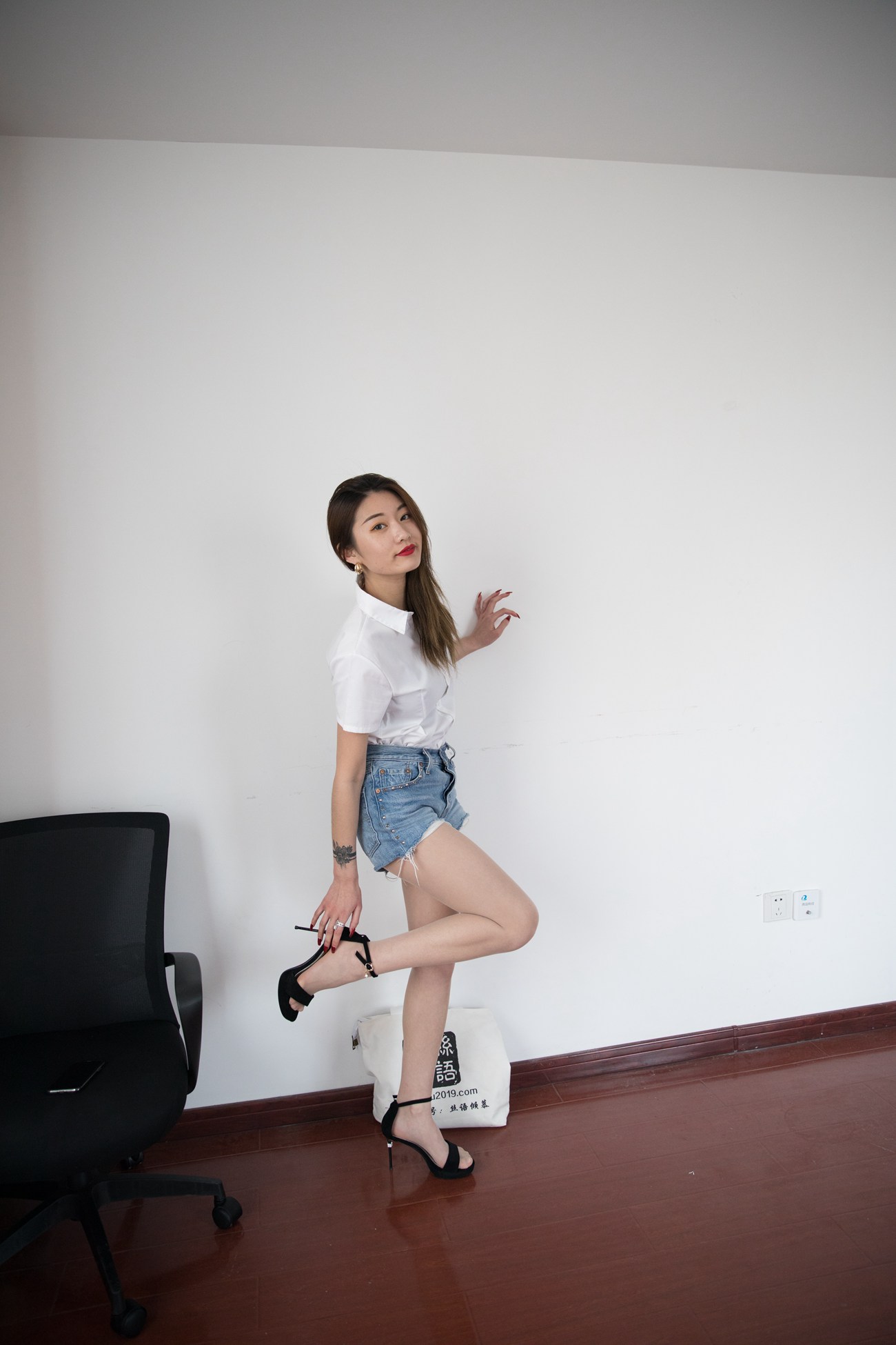 图片[30]-物恋传媒 NO.367 言言-暮色红酒[143PG] – 速更版-美库