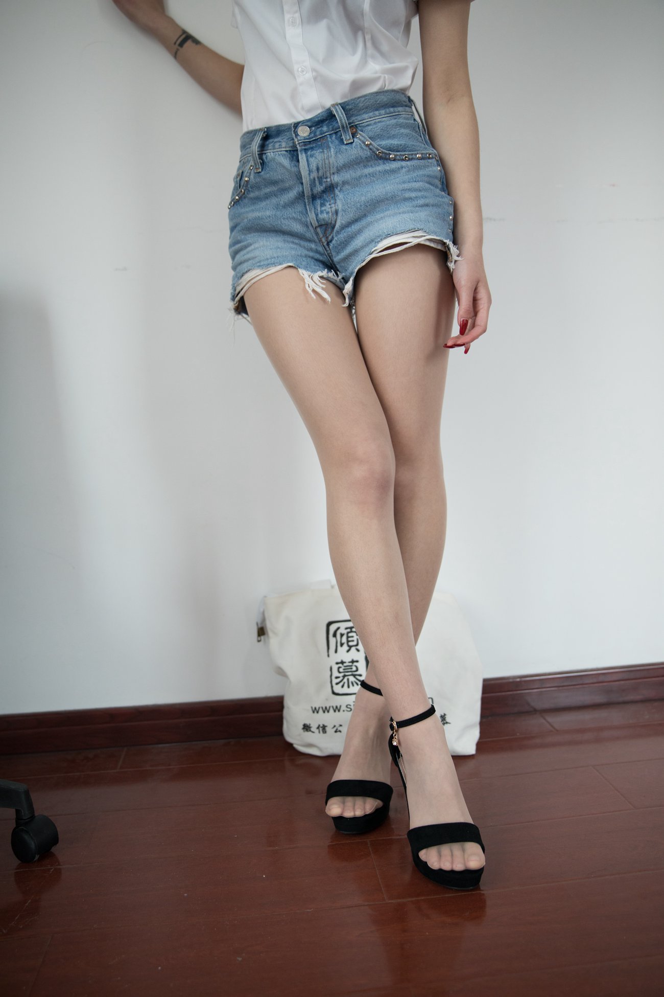 图片[46]-物恋传媒 NO.367 言言-暮色红酒[143PG] – 速更版-美库