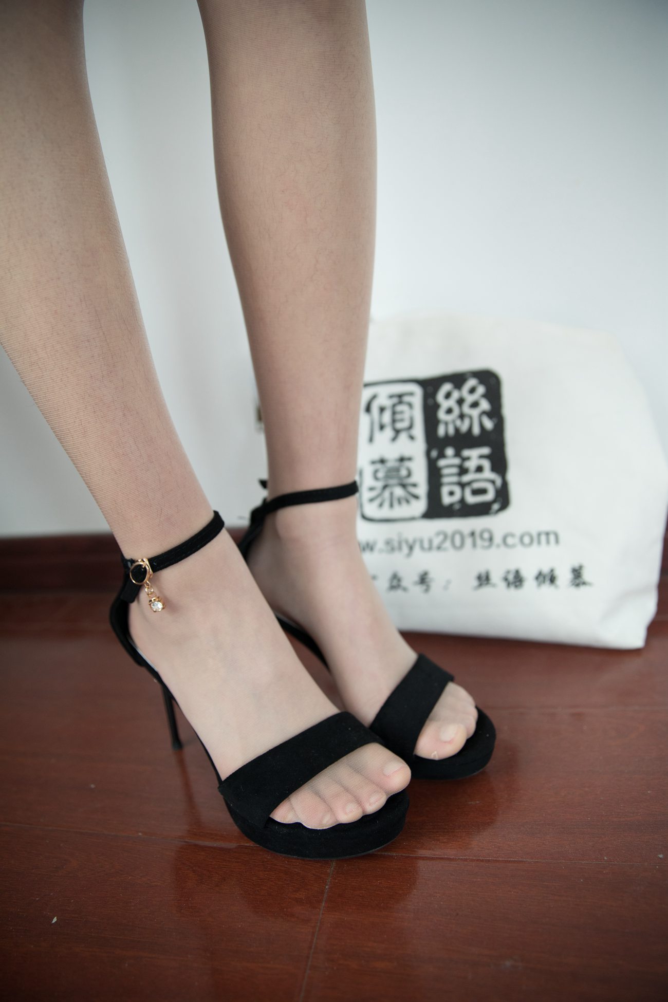 图片[55]-物恋传媒 NO.367 言言-暮色红酒[143PG] – 速更版-美库