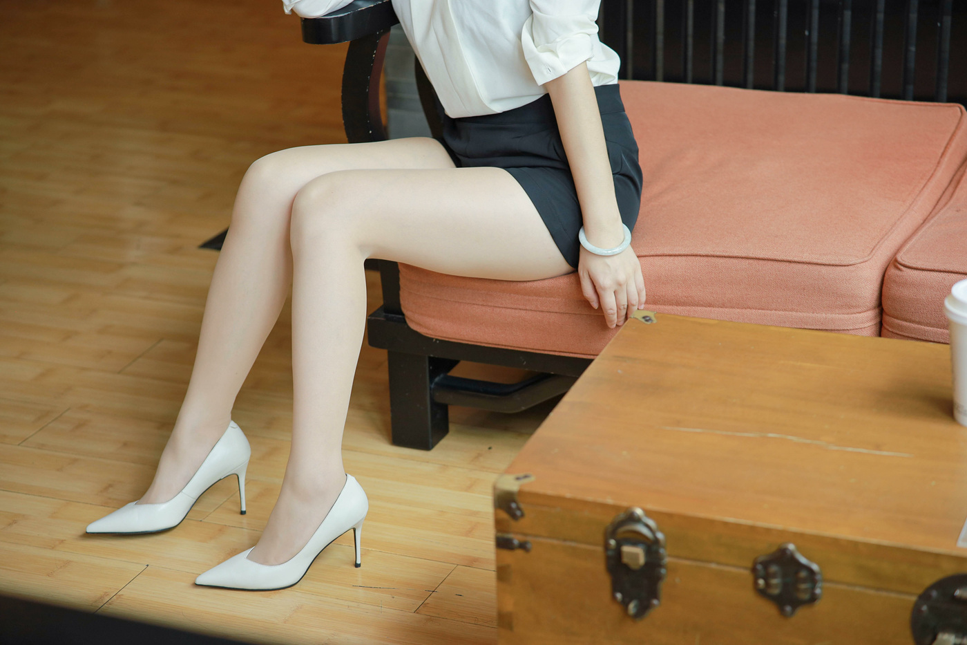 图片[54]-[IESS异思趣向] 2021.11.03 丝享家964：小婕《沙发上的佳人》[100P] – 速更版-美库