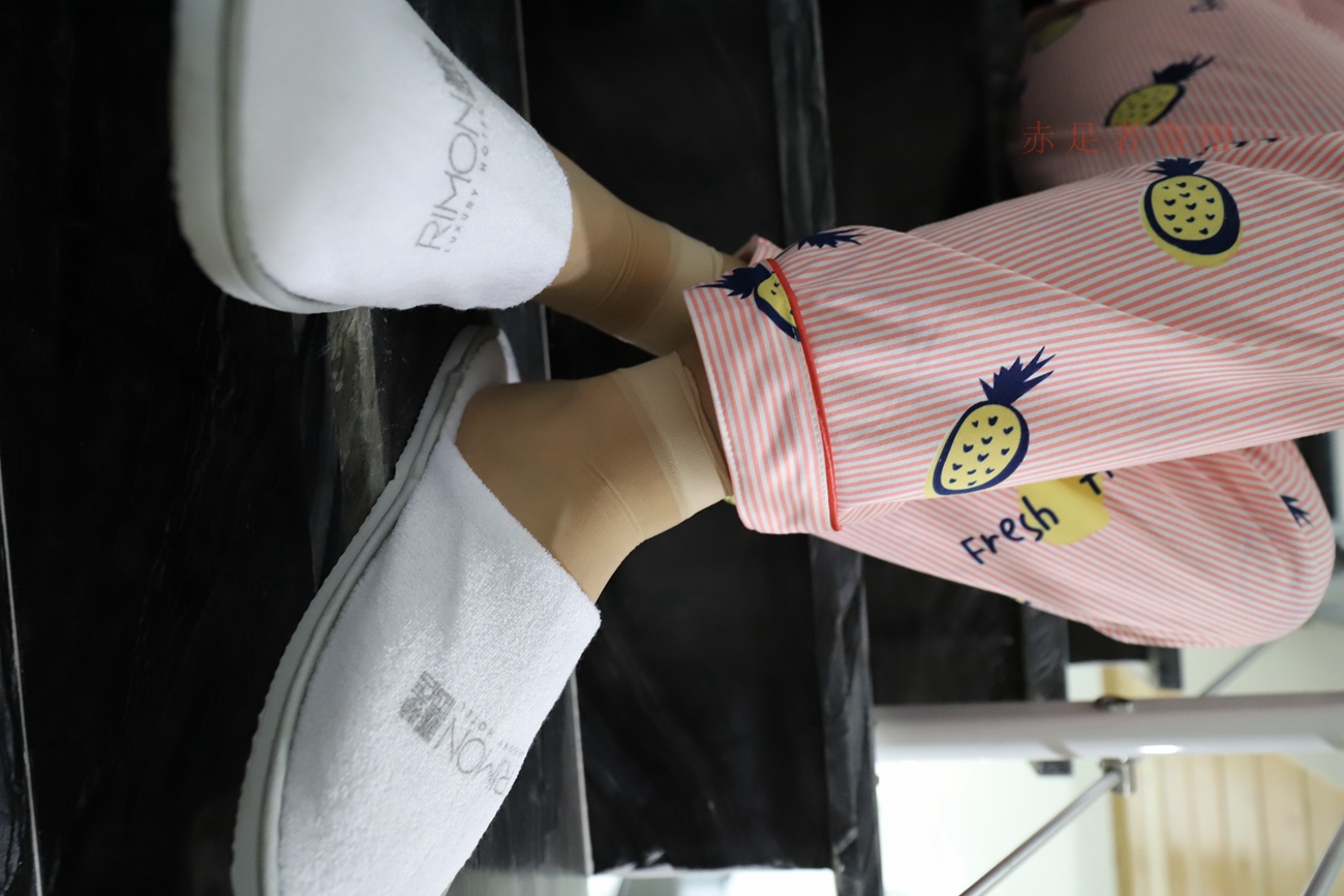 图片[93]-大西瓜爱牙膏-2018 6月活动 模特2（二） 尝试搭讪 短丝+船袜 [252P] – 速更版-美库