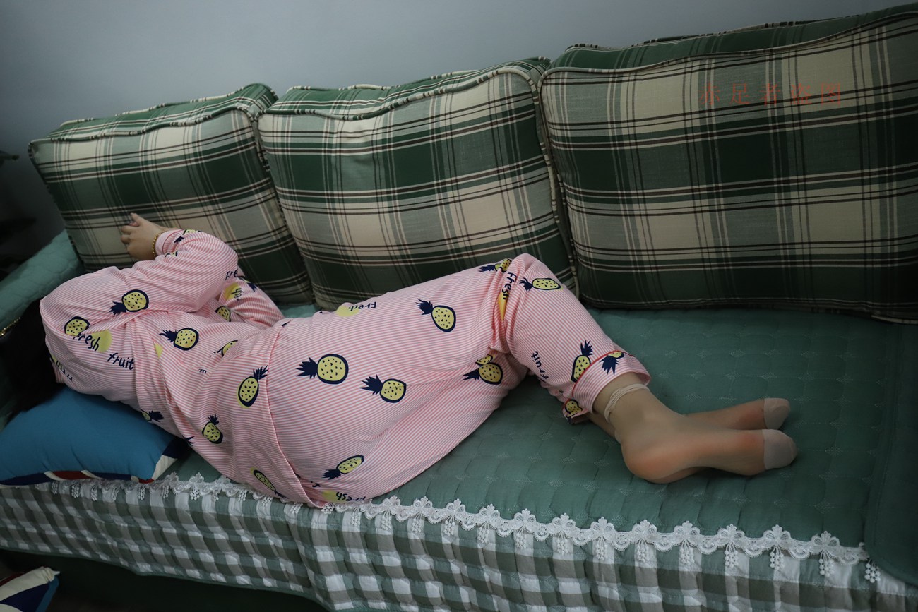 图片[153]-大西瓜爱牙膏-2018 6月活动 模特2（二） 尝试搭讪 短丝+船袜 [252P] – 速更版-美库