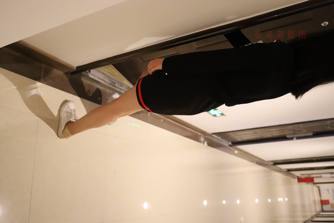 图片[190]-大西瓜爱牙膏-2018 6月活动 模特2（二） 尝试搭讪 短丝+船袜 [252P] – 速更版-美库