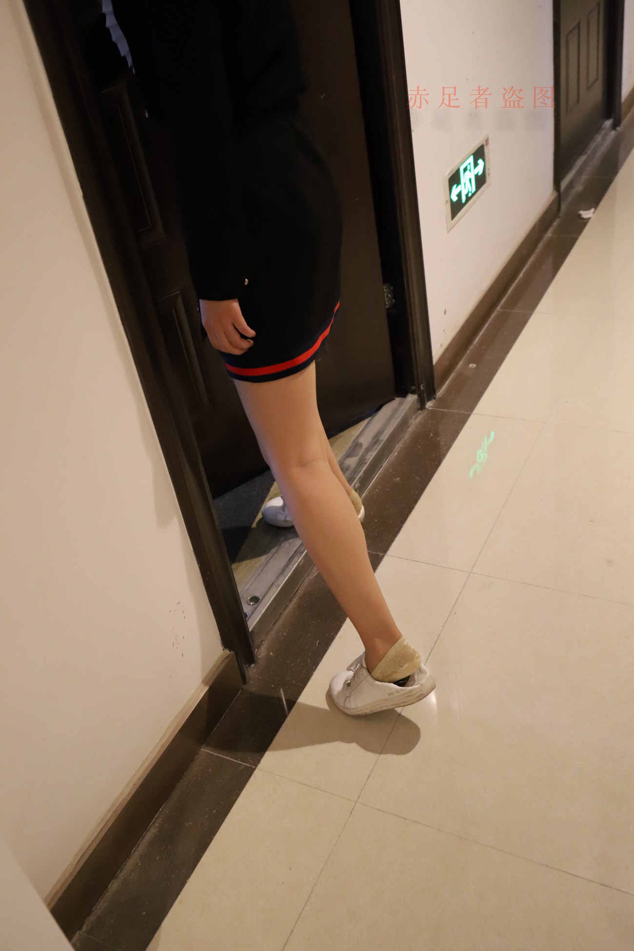 图片[191]-大西瓜爱牙膏-2018 6月活动 模特2（二） 尝试搭讪 短丝+船袜 [252P] – 速更版-美库