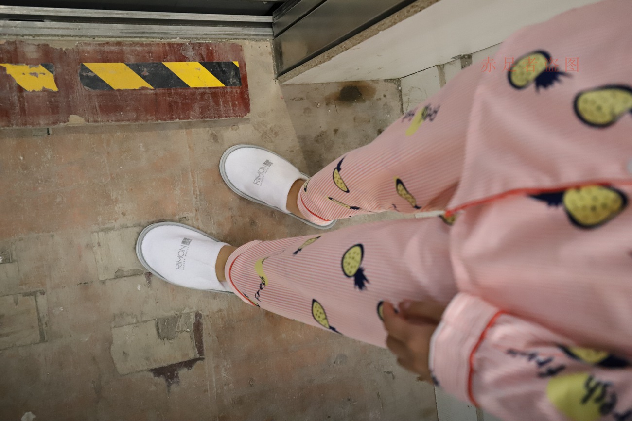 图片[238]-大西瓜爱牙膏-2018 6月活动 模特2（二） 尝试搭讪 短丝+船袜 [252P] – 速更版-美库