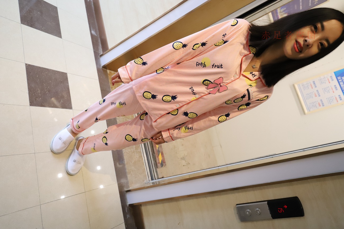 图片[239]-大西瓜爱牙膏-2018 6月活动 模特2（二） 尝试搭讪 短丝+船袜 [252P] – 速更版-美库