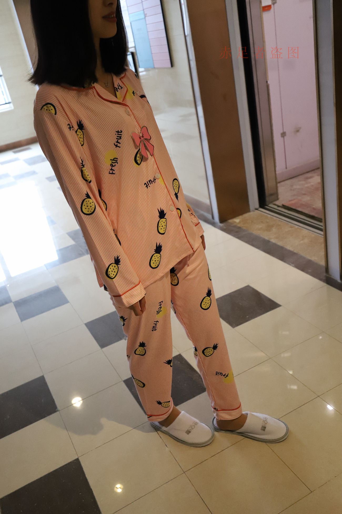 图片[240]-大西瓜爱牙膏-2018 6月活动 模特2（二） 尝试搭讪 短丝+船袜 [252P] – 速更版-美库