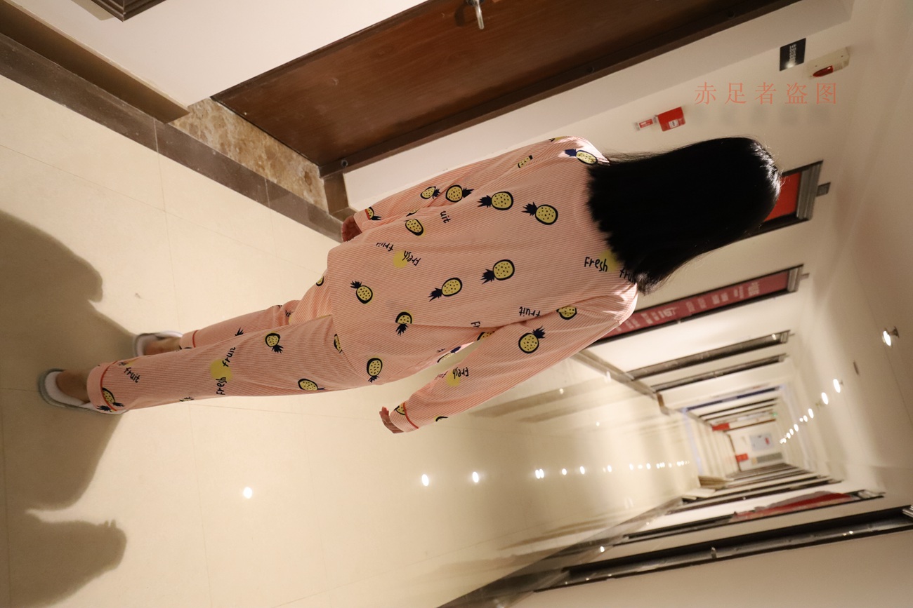 图片[250]-大西瓜爱牙膏-2018 6月活动 模特2（二） 尝试搭讪 短丝+船袜 [252P] – 速更版-美库