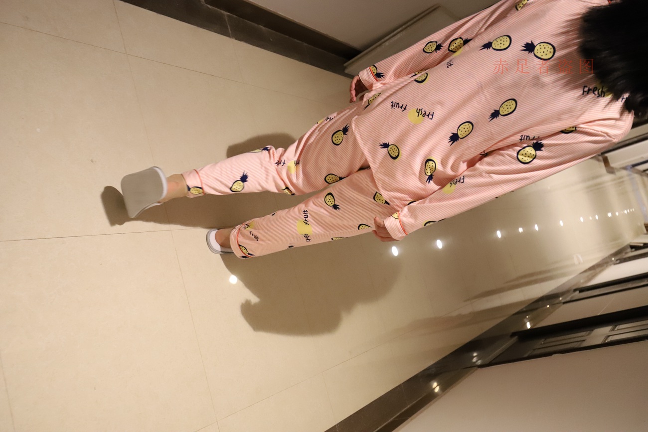 图片[251]-大西瓜爱牙膏-2018 6月活动 模特2（二） 尝试搭讪 短丝+船袜 [252P] – 速更版-美库