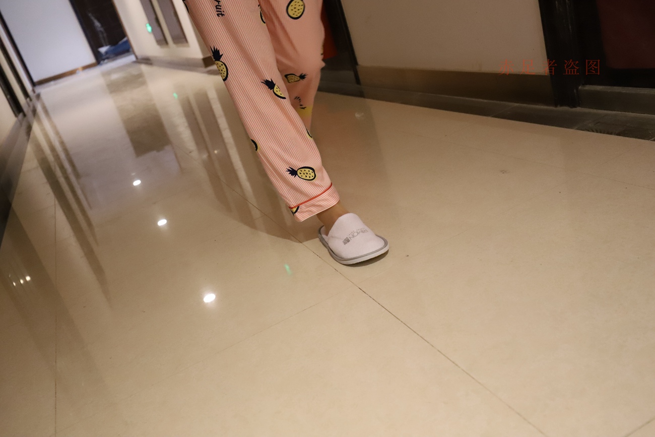 图片[252]-大西瓜爱牙膏-2018 6月活动 模特2（二） 尝试搭讪 短丝+船袜 [252P] – 速更版-美库