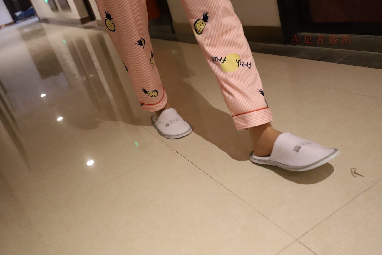 图片[253]-大西瓜爱牙膏-2018 6月活动 模特2（二） 尝试搭讪 短丝+船袜 [252P] – 速更版-美库