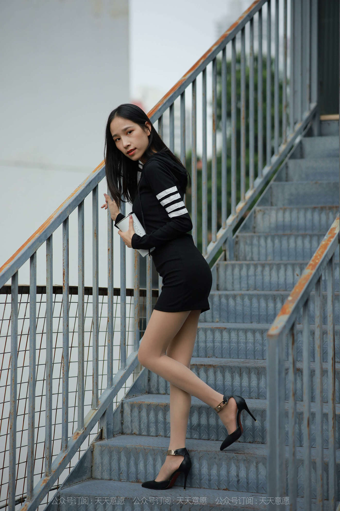 图片[21]-[IESS异思趣向] 2021.11.06 丝享家967：美子《天台大长腿》[77P] – 速更版-美库