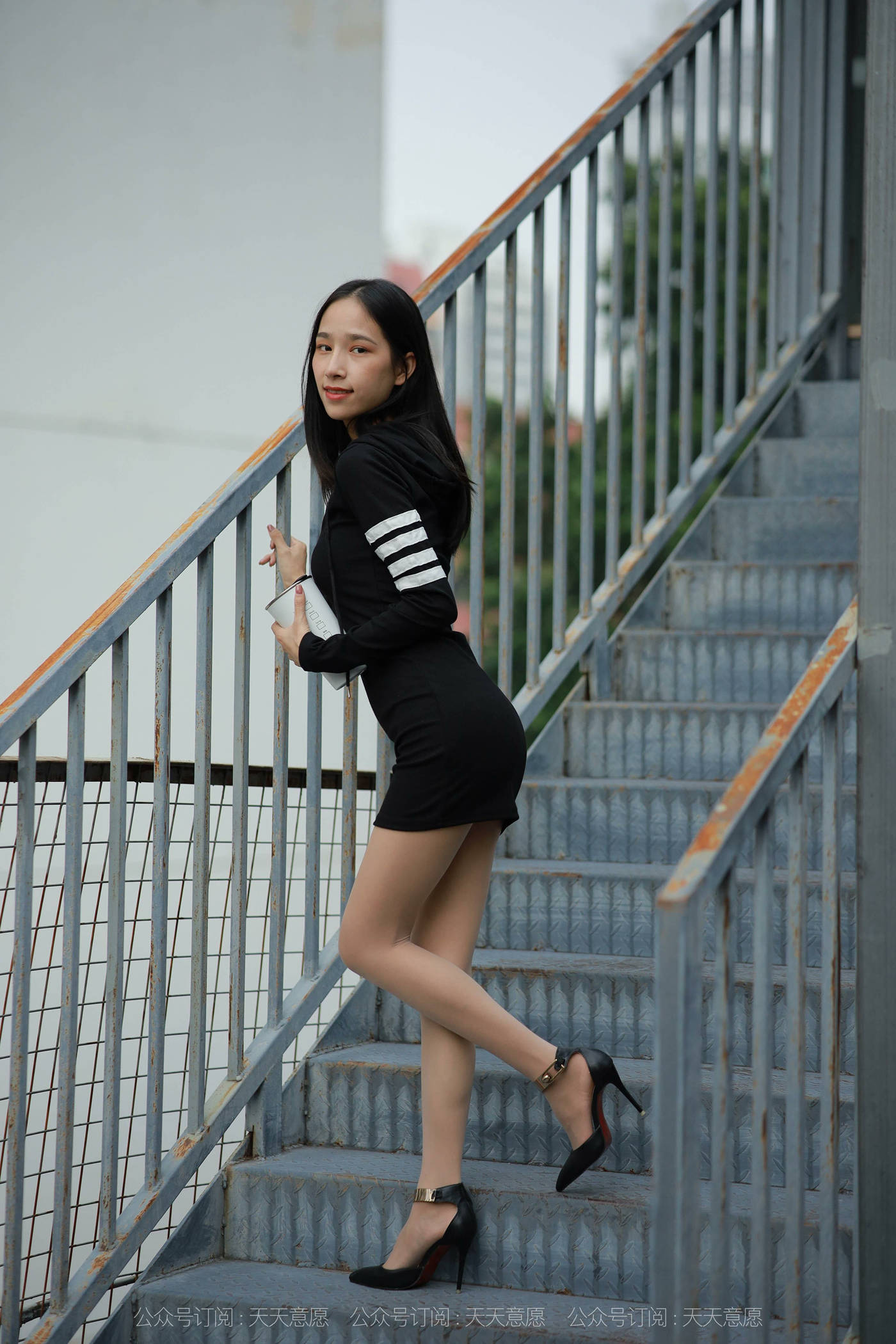 图片[22]-[IESS异思趣向] 2021.11.06 丝享家967：美子《天台大长腿》[77P] – 速更版-美库