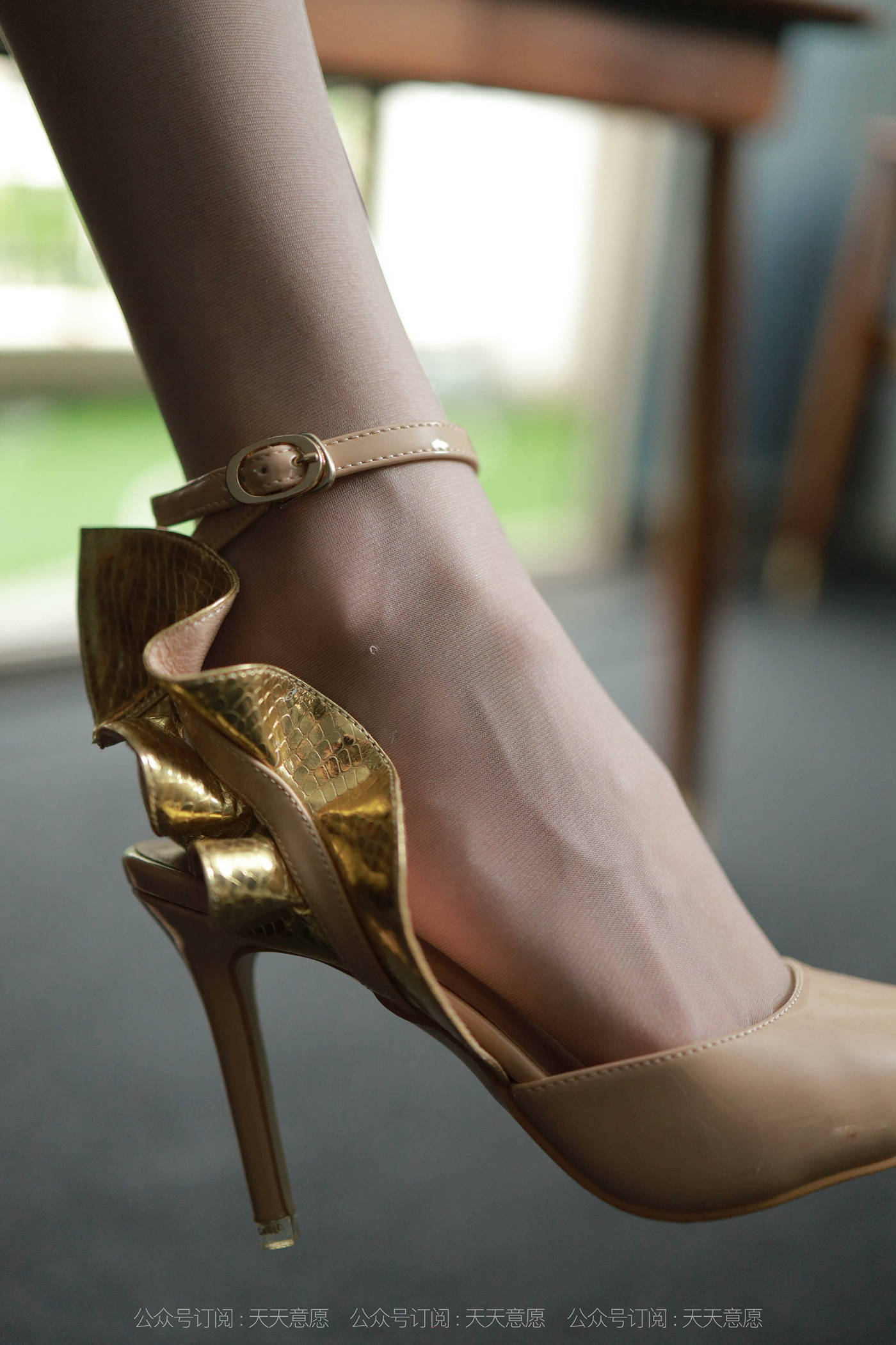 图片[17]-[IESS异思趣向] 2021.11.08 丝享家969：团团《迷人的金色波纹》[92P] – 速更版-美库