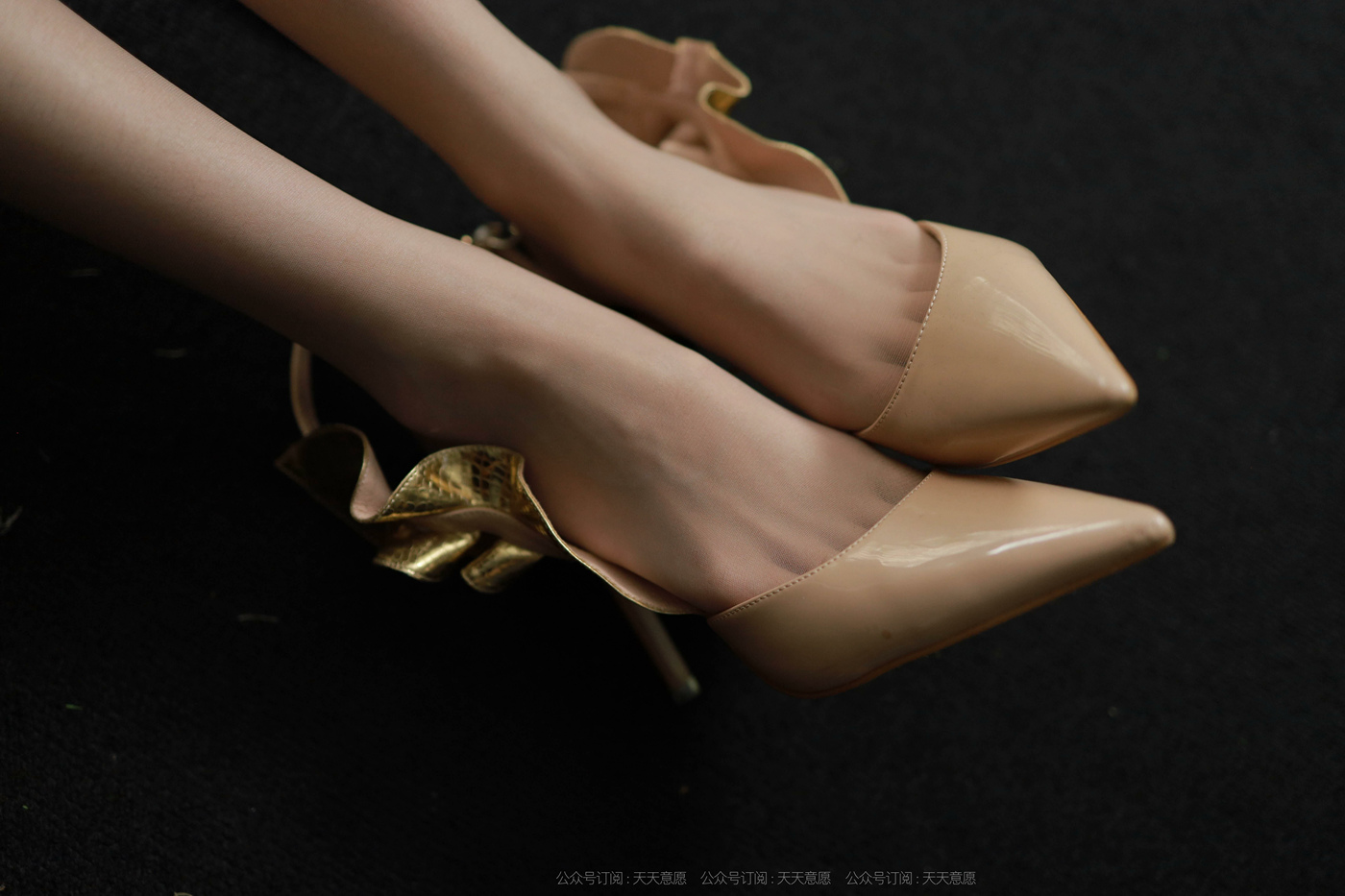 图片[79]-[IESS异思趣向] 2021.11.08 丝享家969：团团《迷人的金色波纹》[92P] – 速更版-美库