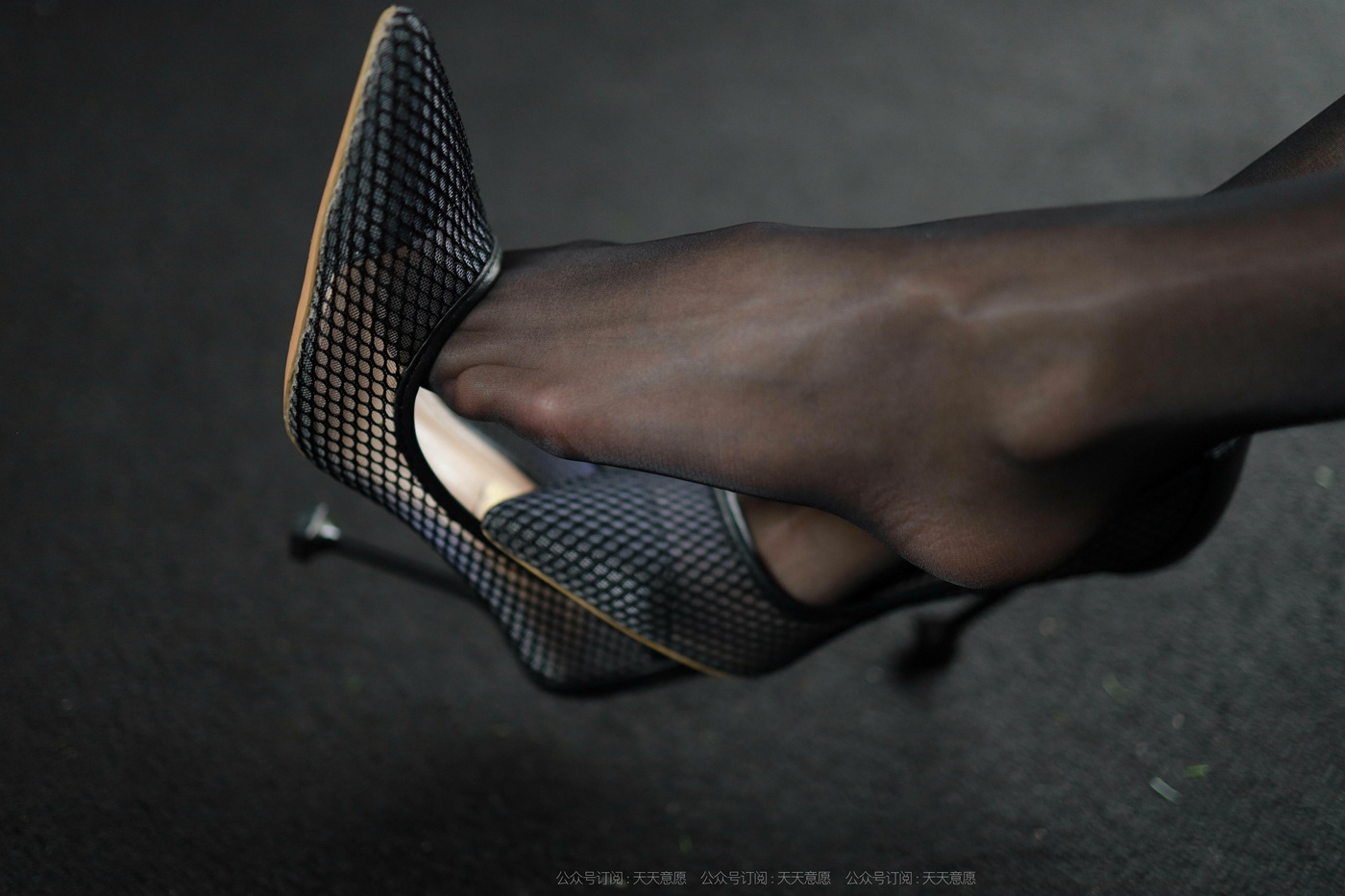 图片[17]-[IESS异思趣向]2021.11.14 丝享家974：团团《长腿打字员》[99P] – 速更版-美库