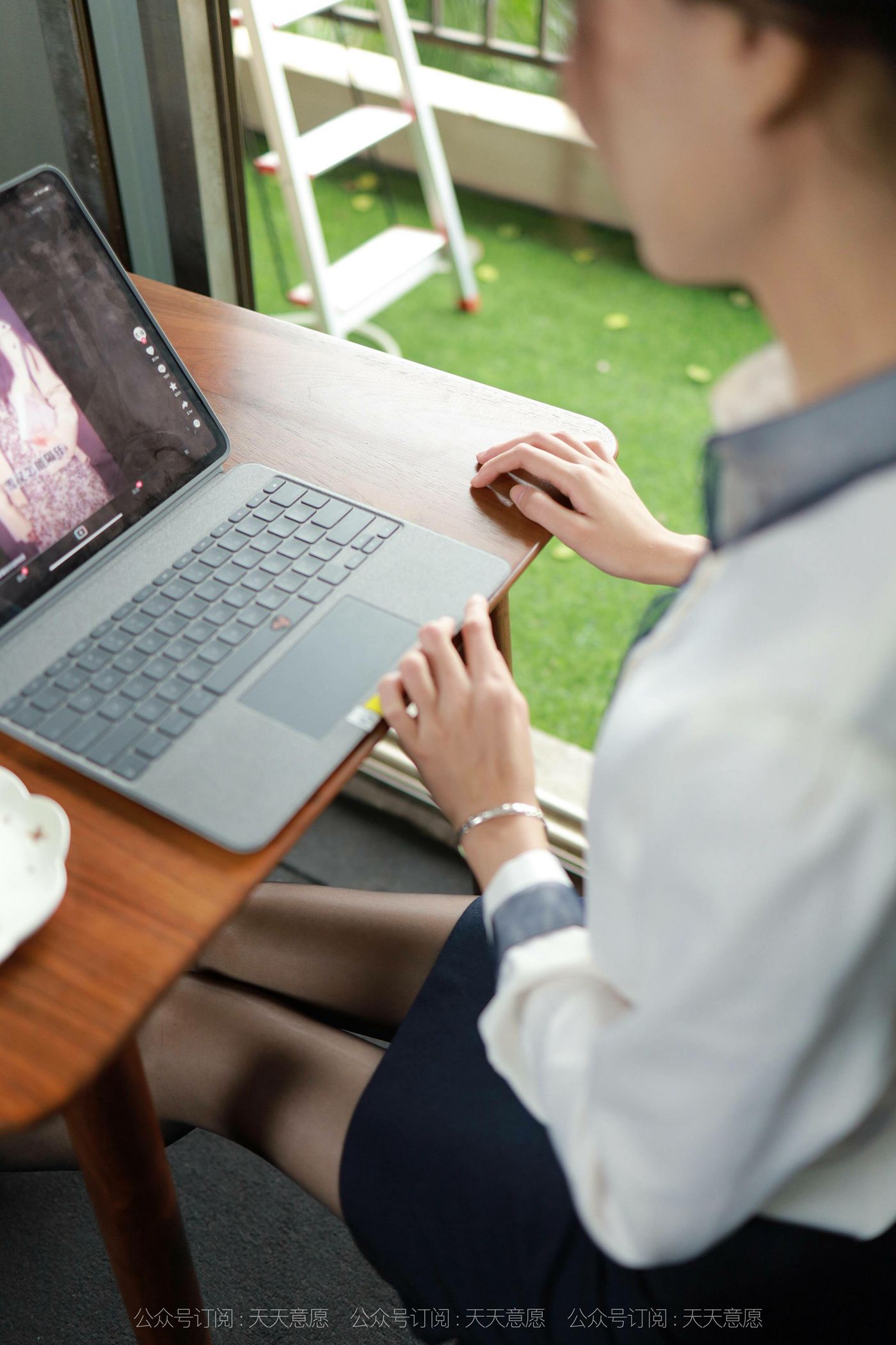 图片[98]-[IESS异思趣向]2021.11.14 丝享家974：团团《长腿打字员》[99P] – 速更版-美库